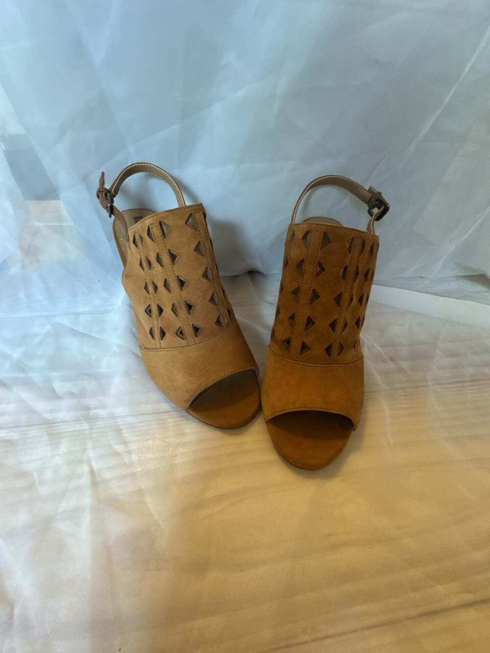 Tahari Marvel Block Heel Suede Cutout Slingback Sandals Maple Brown